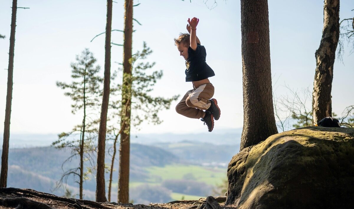 Bezpečnosť na balkóne a terase: Ako zabrániť pádom detí